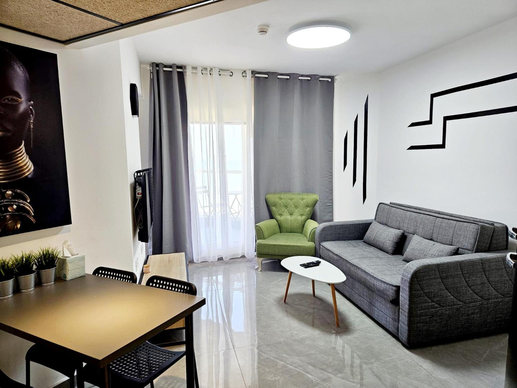 Go To Apartments In Leonardo Bat Yam Rom bilde