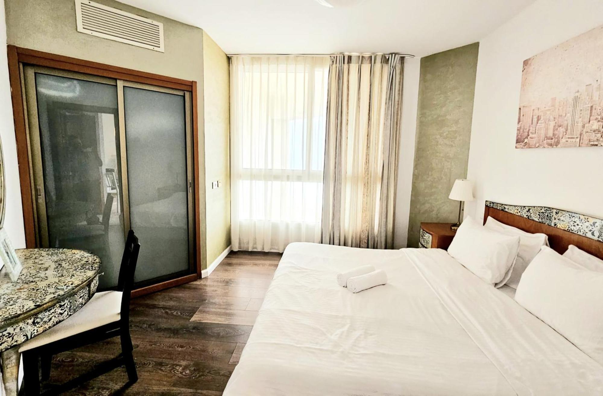 Go To Apartments In Leonardo Bat Yam Rom bilde